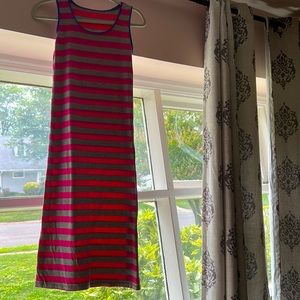 This is a dress, it’s a size M , 60” long, the color is  light gray and pink